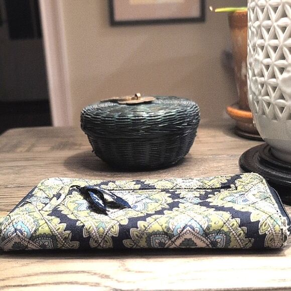 Vera Bradley Cambridge Quilted Zip Around Wallet Wristlet Retired - Picture 7 of 10